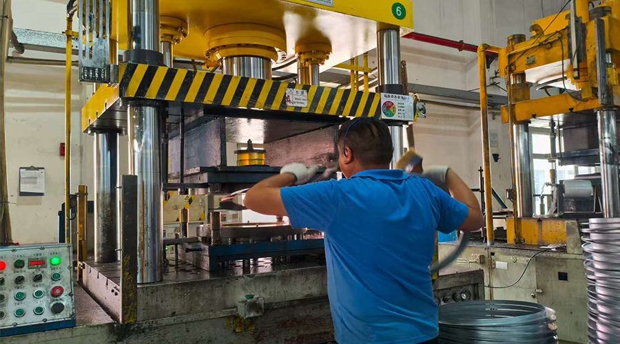 金環(huán)電器的滾筒干衣機如何適應游艇、輪船等特殊海洋環(huán)境，確保高安全性和穩(wěn)定性？