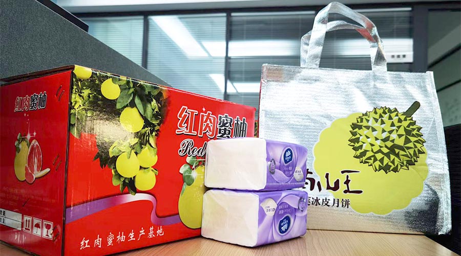 迎中秋 送關(guān)懷！金環(huán)電器給員工們派發(fā)中秋禮包