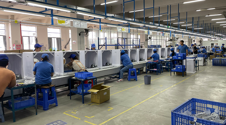 四月訂單高峰，車間繁忙景象