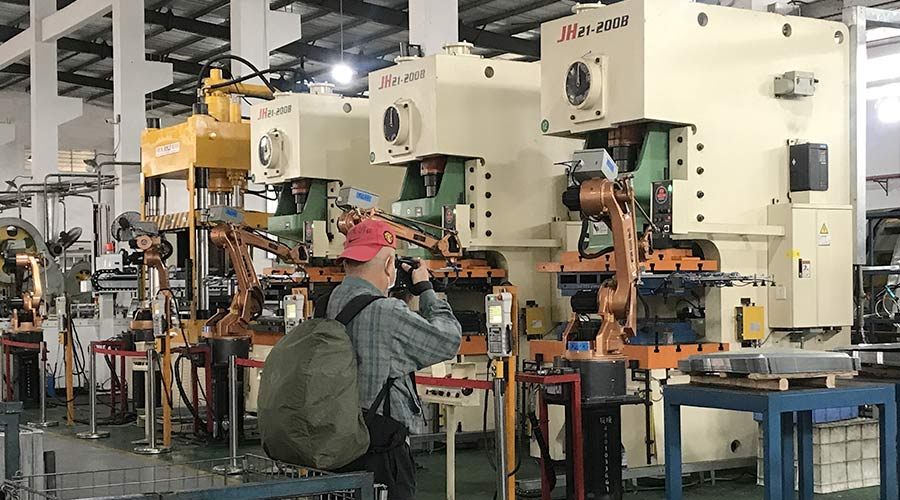 江門市攝影協(xié)會蒞臨金環(huán)電器拍攝交流  用鏡頭見證實力！